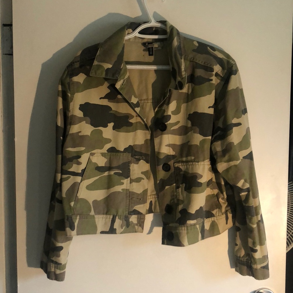 Cropped camo jacket
